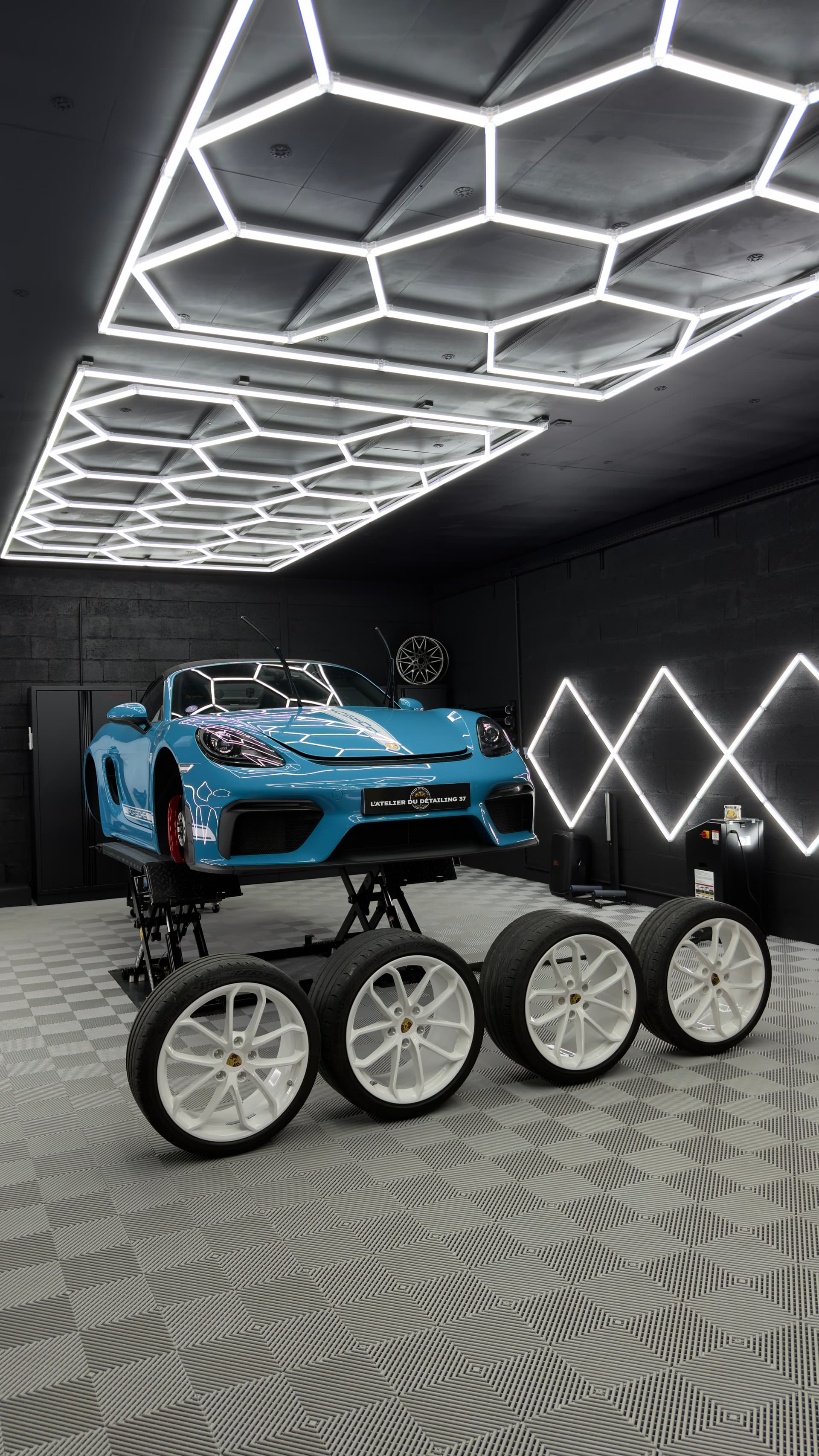 Porsche 718 Spyder photo 8