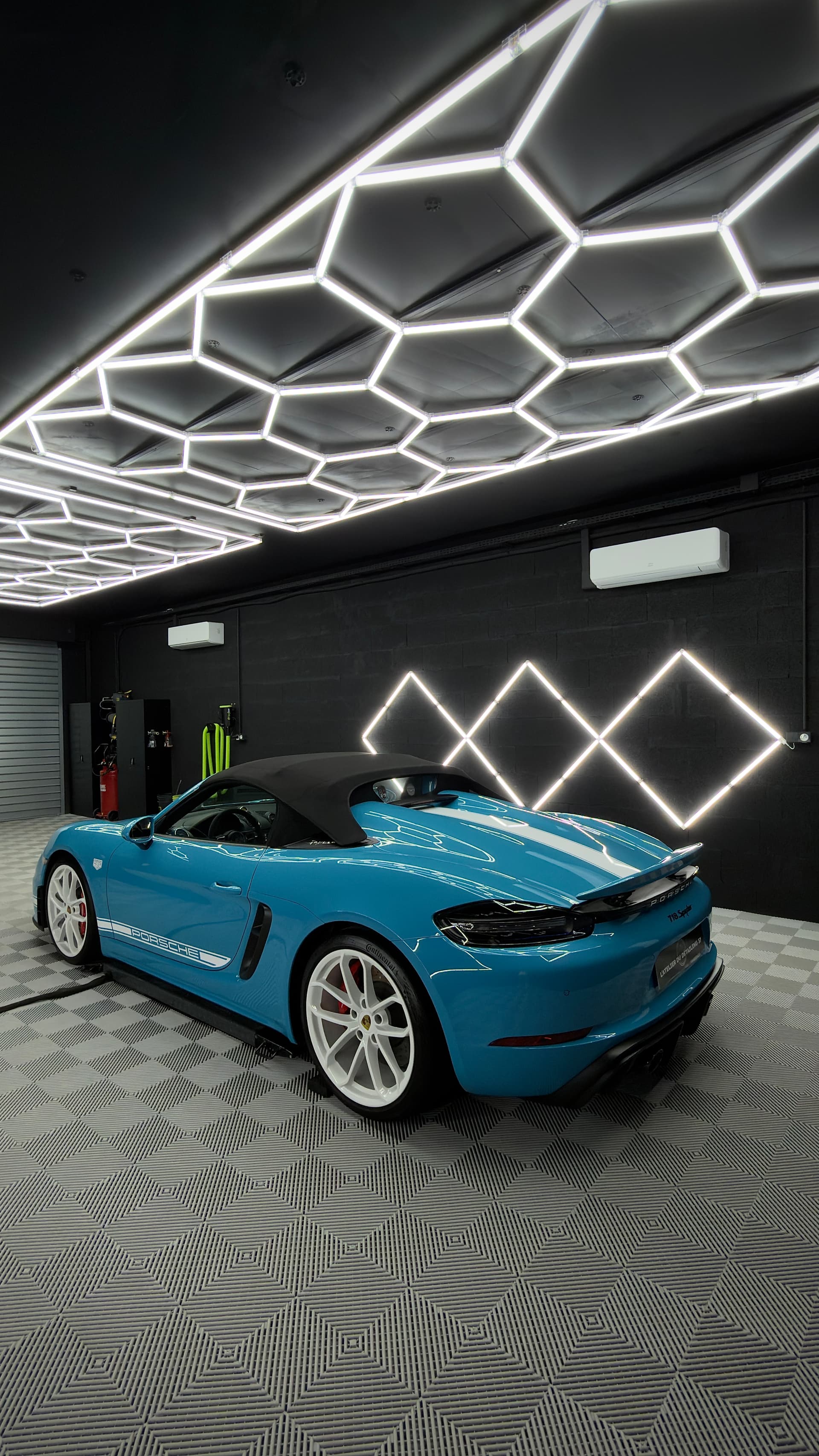 Porsche 718 Spyder photo 4