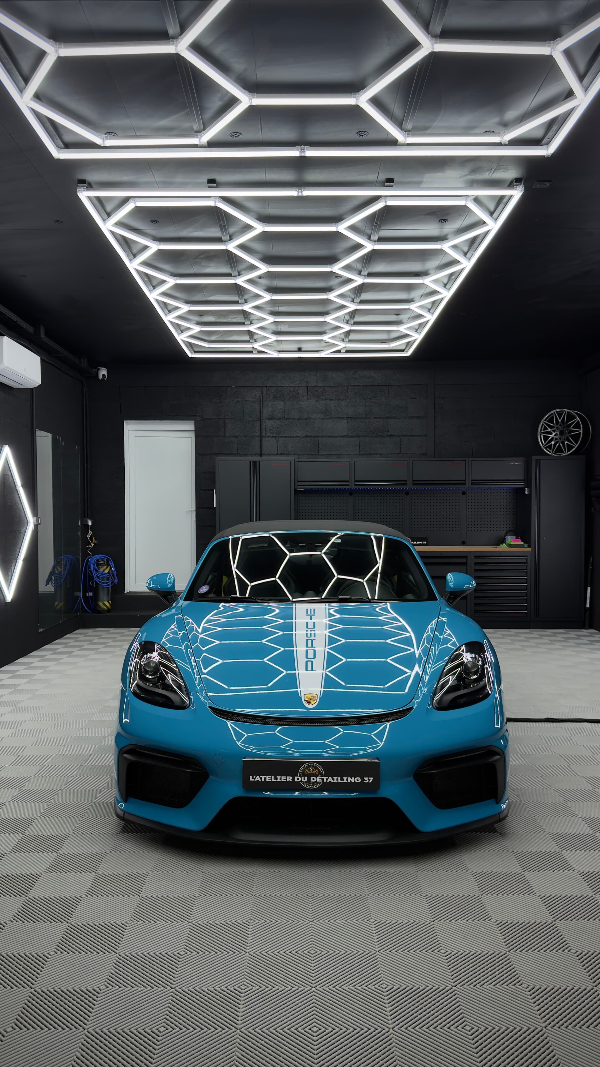 Porsche 718 Spyder photo 2