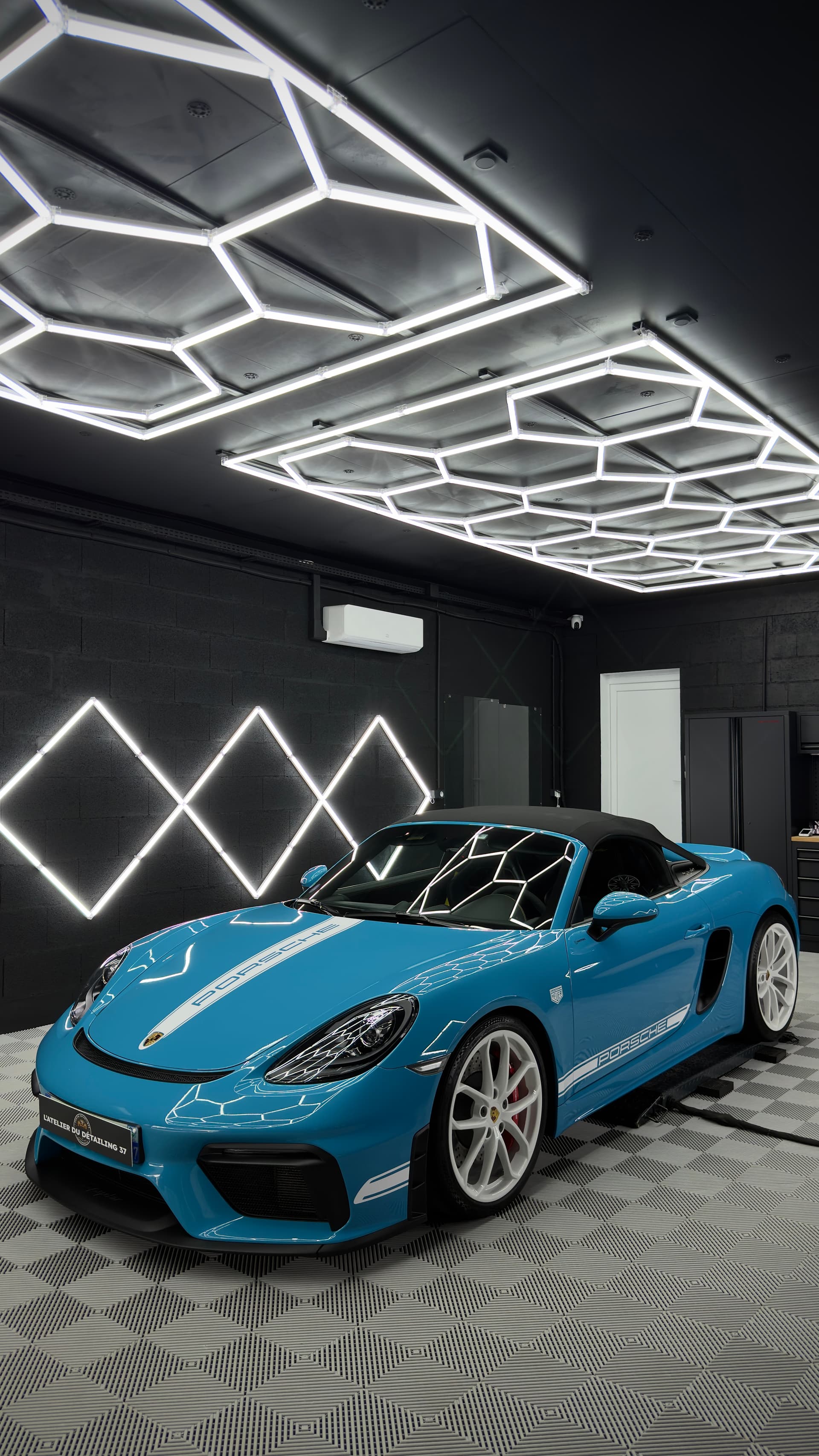 Porsche 718 Spyder photo 3