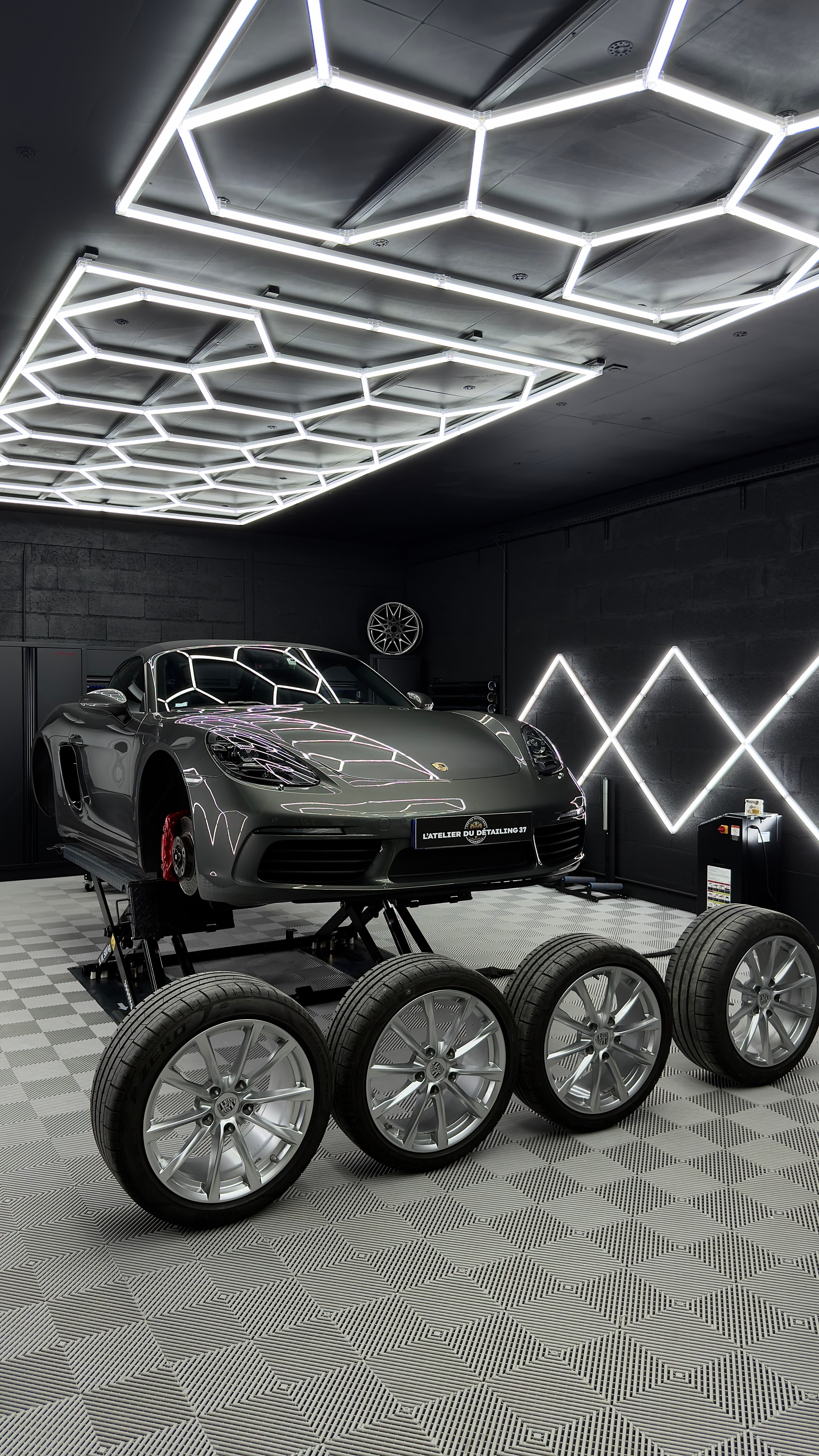 Porsche 718 Boxster S photo 4