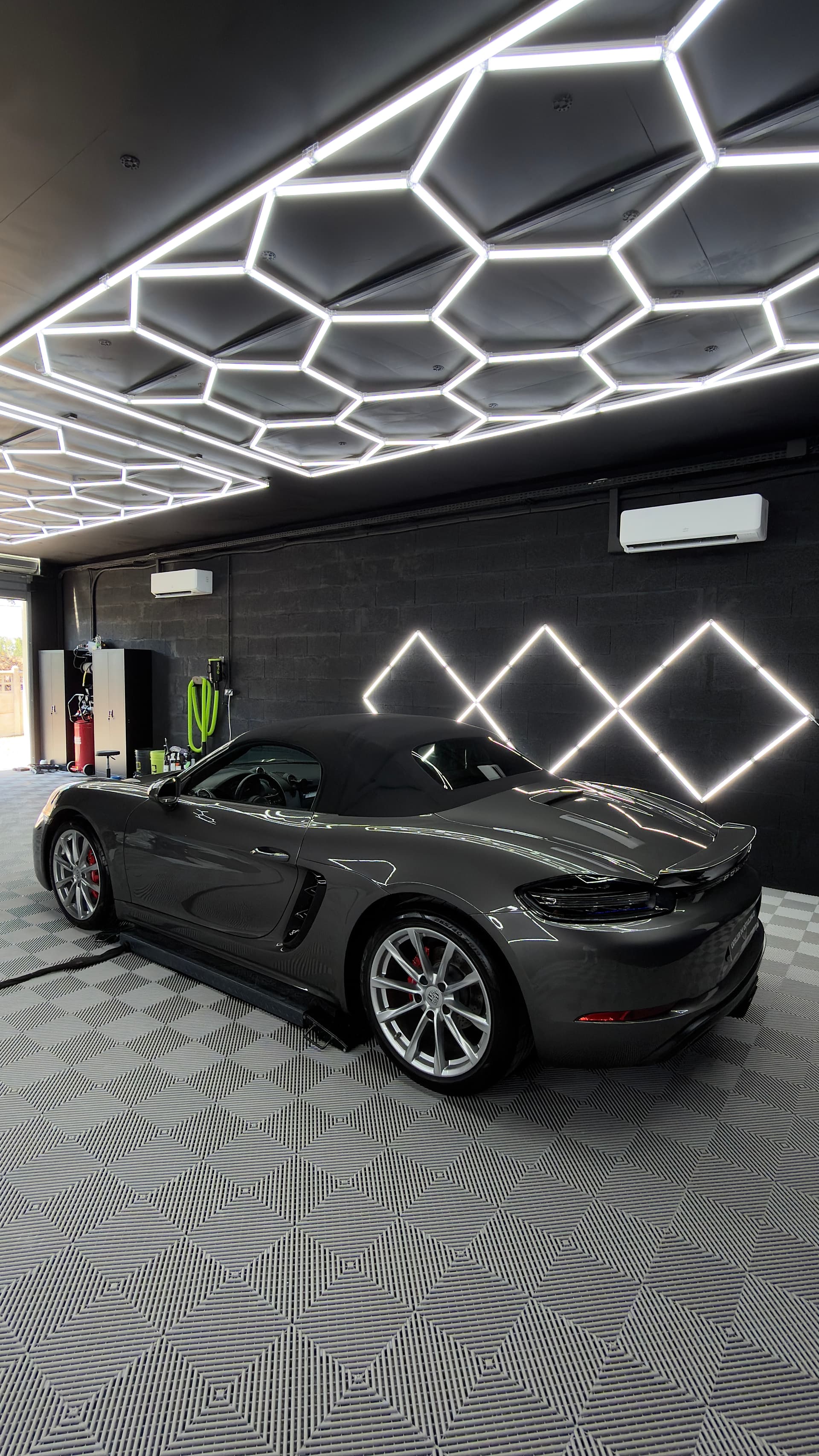 Porsche 718 Boxster S photo 6