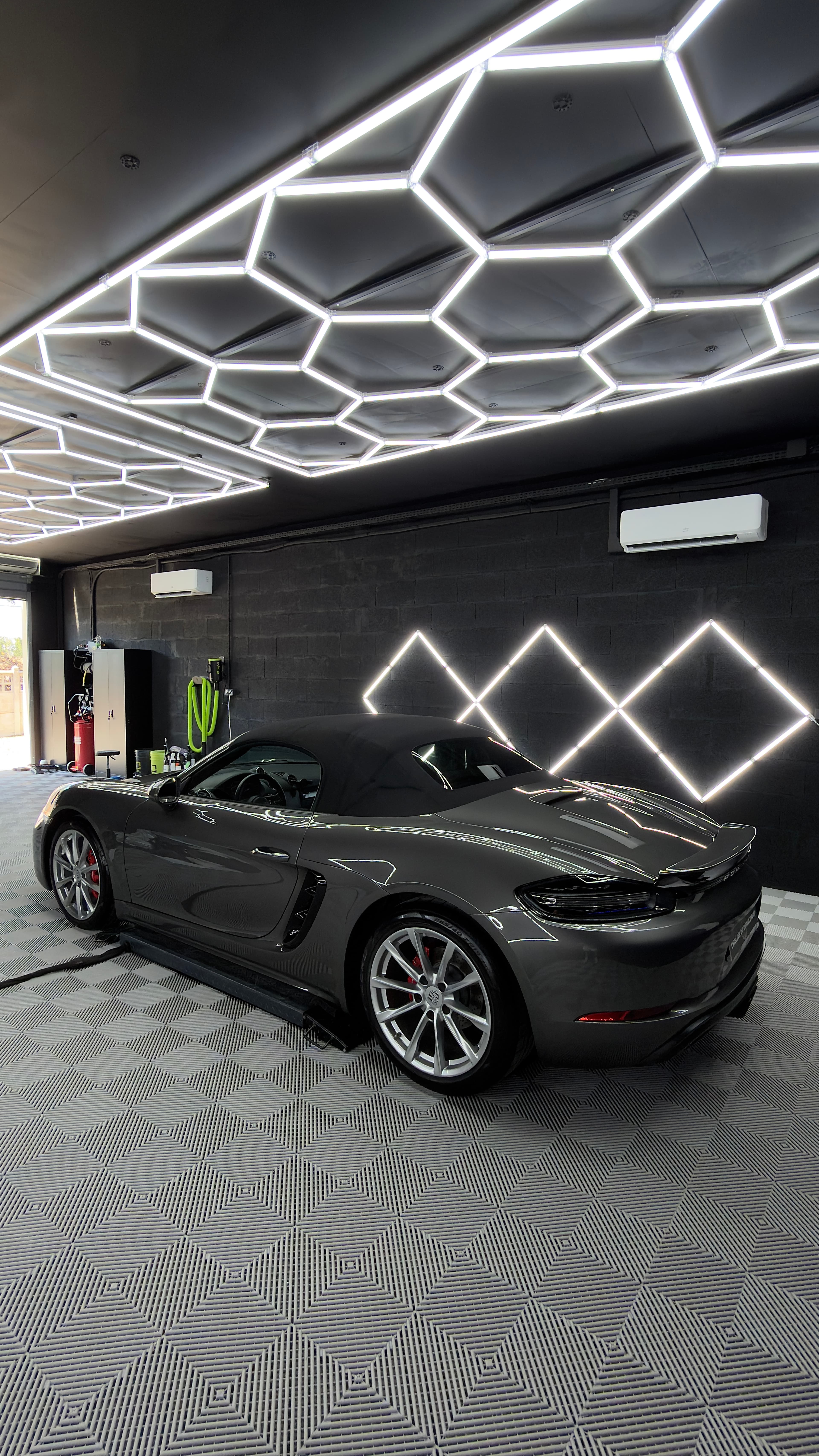 Porsche 718 Boxster S photo 6