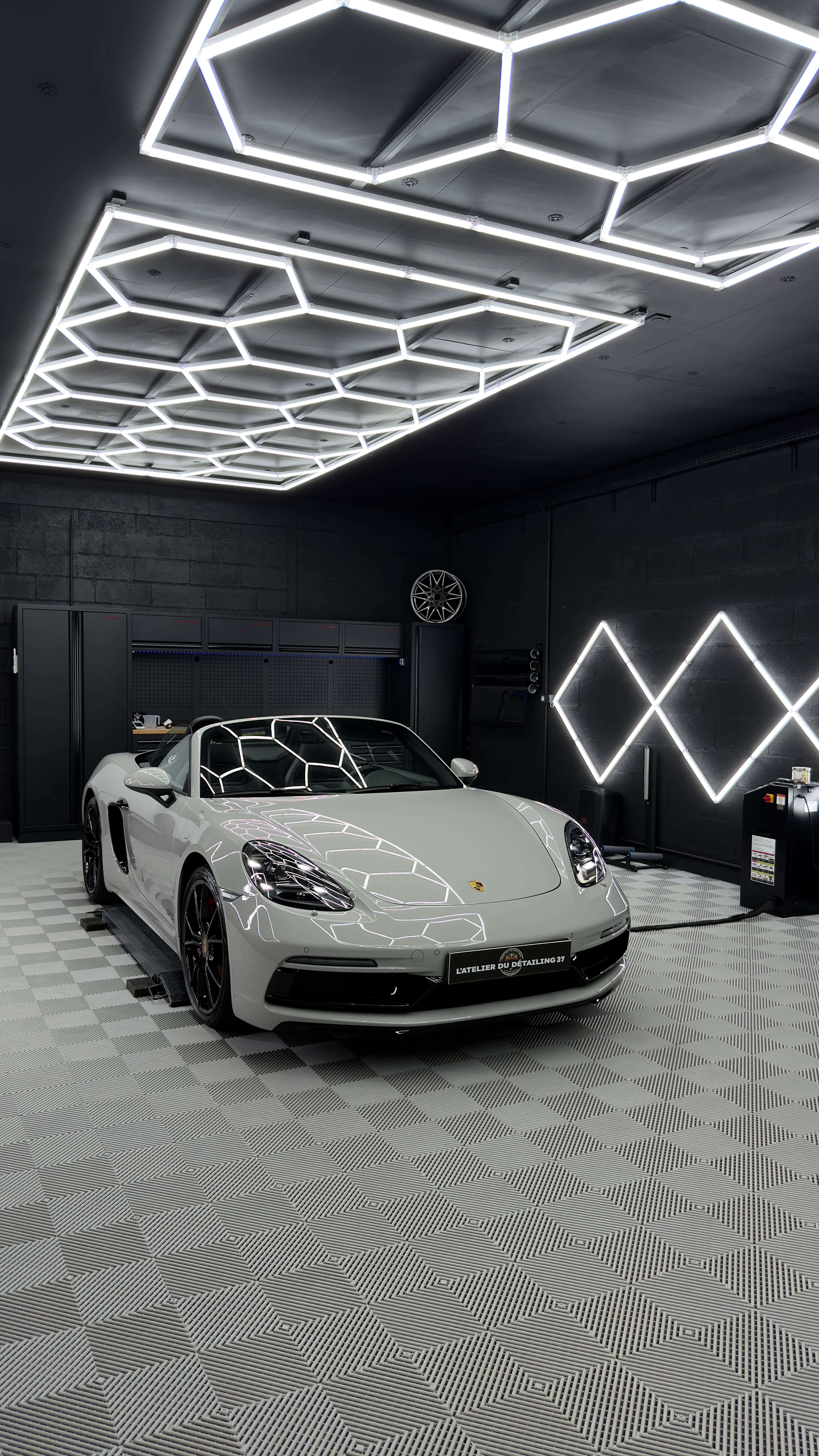 Porsche 718 GTS photo 2